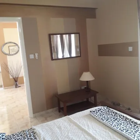 Boutique Close To Kings Mall *