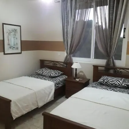 Boutique Close To Kings Mall *